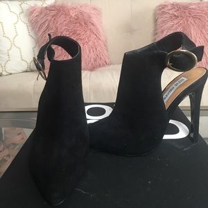 Steven madden suede pointed booties